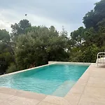 Lägenhet T2 Avec Terrasse, Piscine Et Jardin