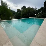 T2 Avec Terrasse, Piscine Et Jardin * Carqueiranne