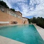 T2 Avec Terrasse, Piscine Et Jardin * Carqueiranne