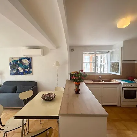 T2 Avec Terrasse, Piscine Et Jardin *