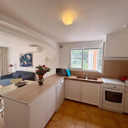 T2 Avec Terrasse, Piscine Et Jardin * Carqueiranne