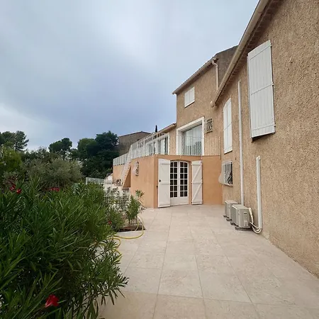 T2 Avec Terrasse, Piscine Et Jardin
